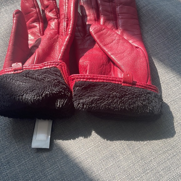 Lord & Taylor genuine leather gloves with faux fur inside Red - Picture 6 of 6